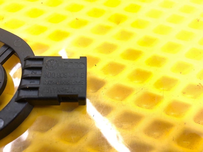 Антенна Volkswagen Phaeton 2005 3D2