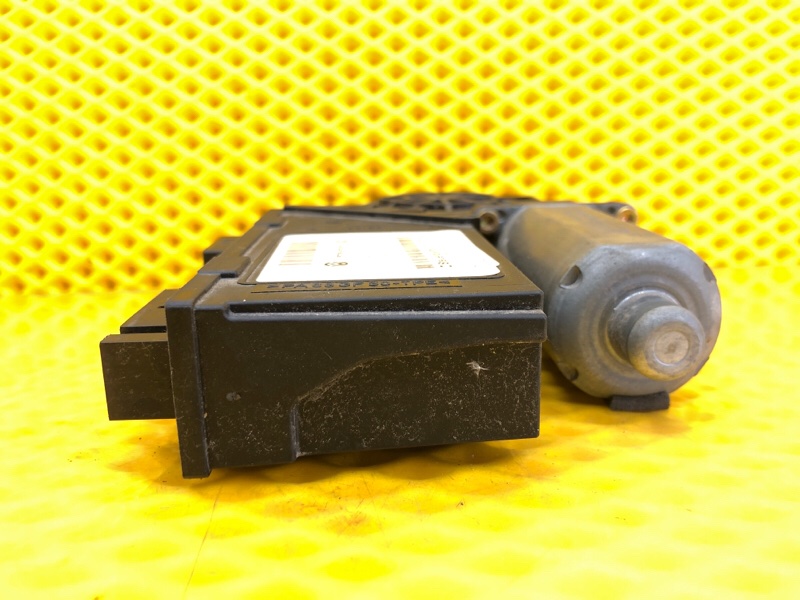 Моторчик стеклоподъемника передней левой двери Volkswagen Phaeton 2005 3D2