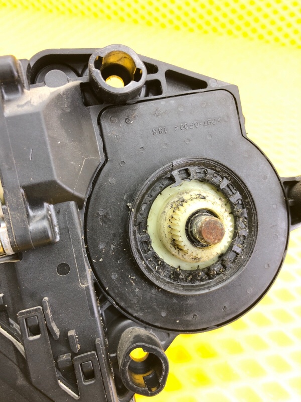 Моторчик стеклоподъемника передней левой двери Volkswagen Phaeton 2005 3D2