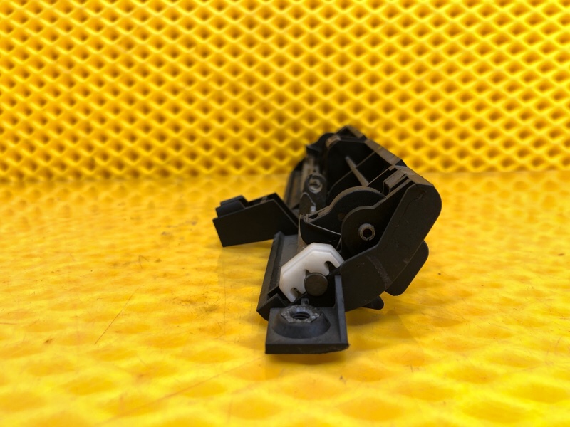 Замок бардачка Volkswagen Phaeton 2005 3D2