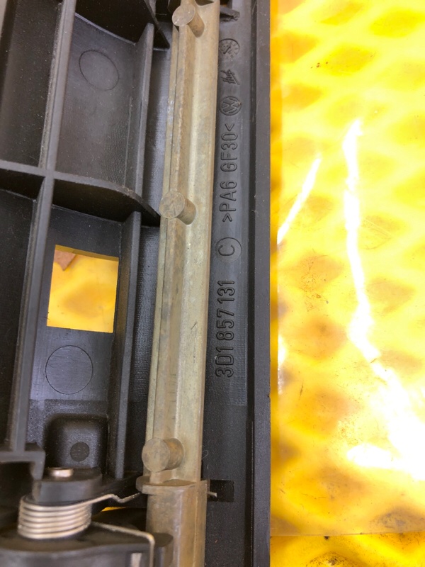 Замок бардачка Volkswagen Phaeton 2005 3D2