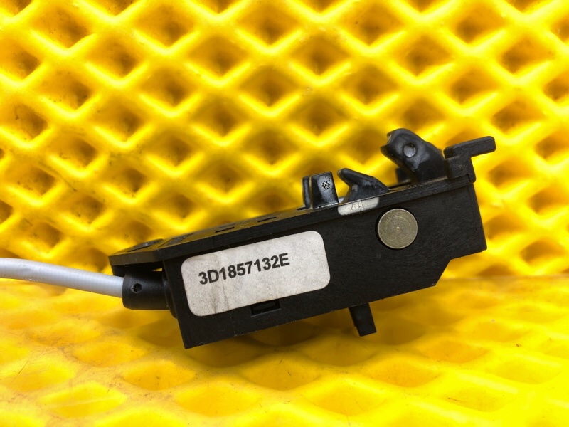 Замок бардачка Volkswagen Phaeton 2005 3D2