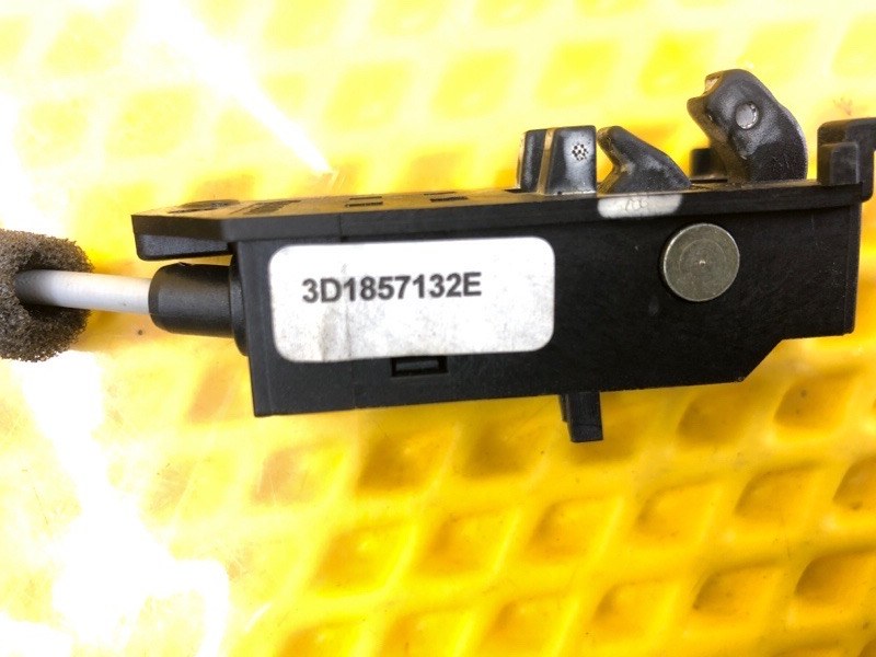 Замок бардачка Volkswagen Phaeton 2005 3D2