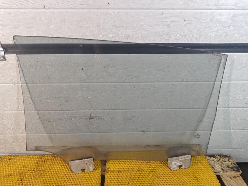 Стекло двери Volkswagen Phaeton 2005 3D2