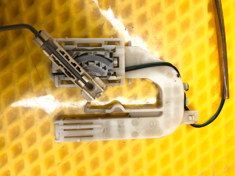 Датчик уровня топлива правый Volkswagen Phaeton 2005 3D2