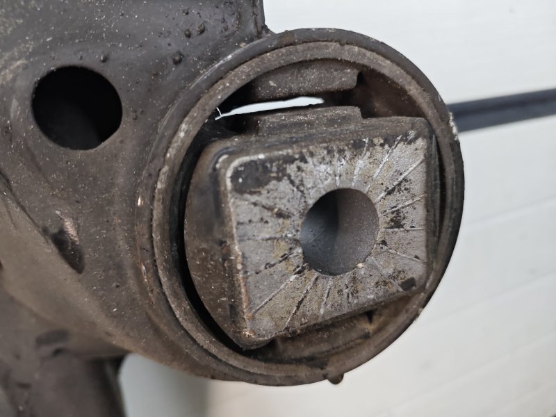 Подрамник двигателя Audi Q7 2014 4L