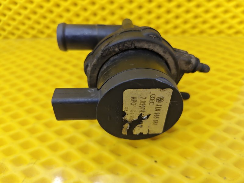 Насос водяной дополнительный Volkswagen Touareg 2003 7L6