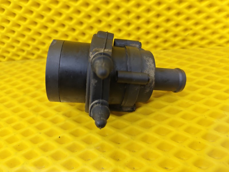 Насос водяной дополнительный Volkswagen Touareg 2003 7L6