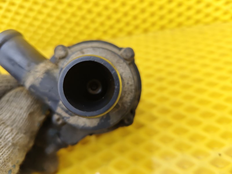 Насос водяной дополнительный Volkswagen Touareg 2003 7L6