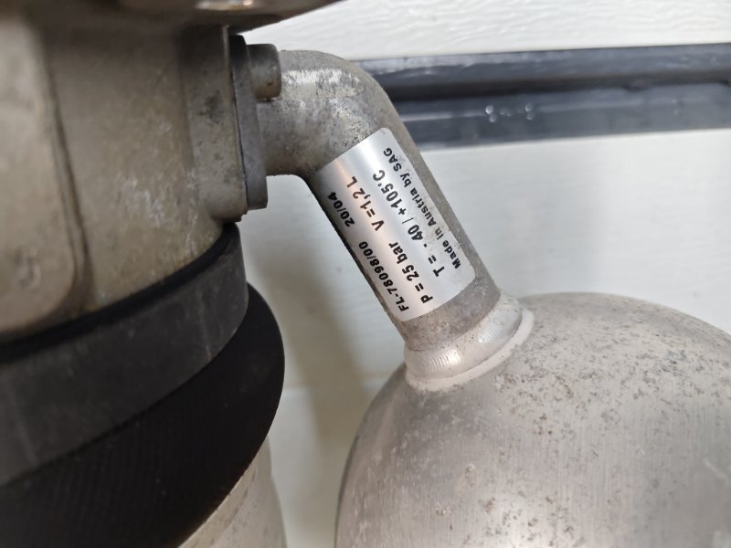 Пневмостойка , амортизатор Volkswagen Phaeton 2005 3D2