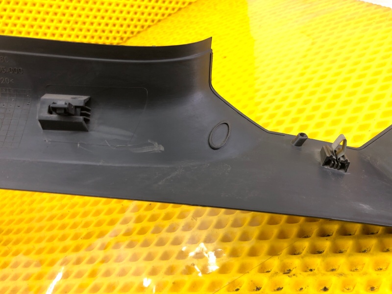 Обшивка багажника правая Volkswagen Phaeton 2005 3D2