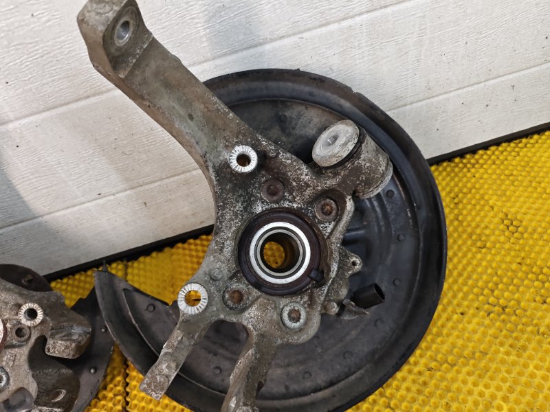 Кулак задний (Цапфа) Volkswagen Phaeton 2005 3D2