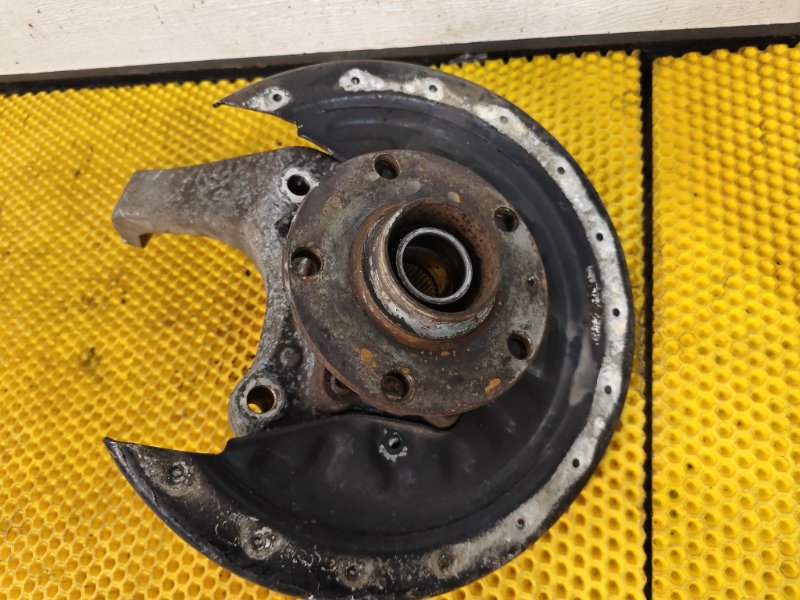 Кулак задний (Цапфа) Volkswagen Phaeton 2005 3D2