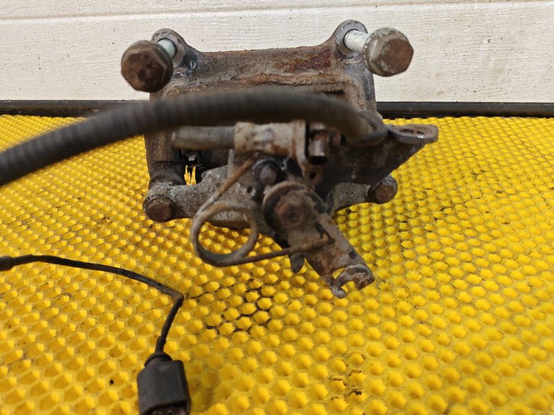 Суппорт задний правый Volkswagen Phaeton 2005 3D2