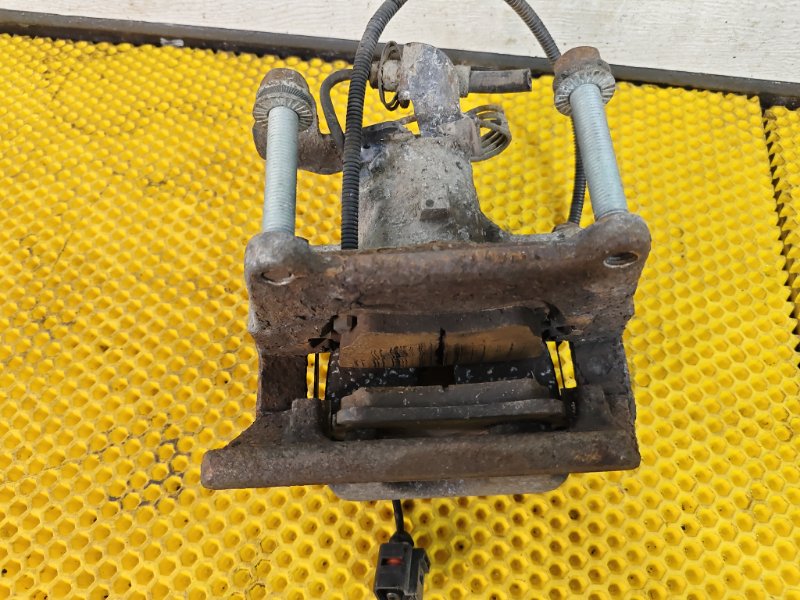 Суппорт задний правый Volkswagen Phaeton 2005 3D2