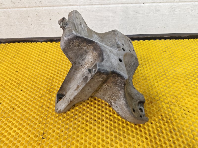 Кронштейн двигателя Volkswagen Touareg 2003 7L6