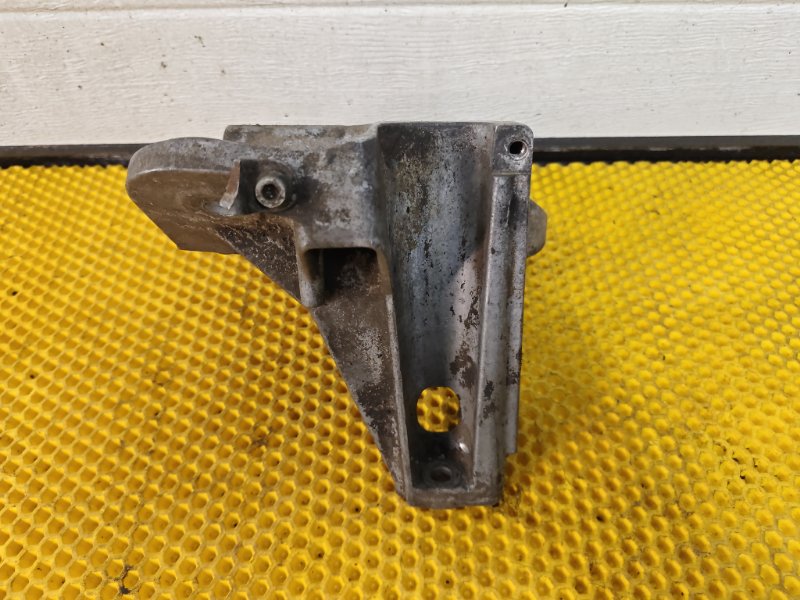 Кронштейн двигателя Volkswagen Touareg 2003 7L6