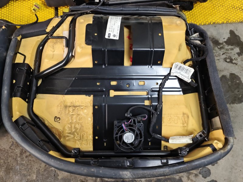 Задний диван Volkswagen Phaeton 2005 3D2