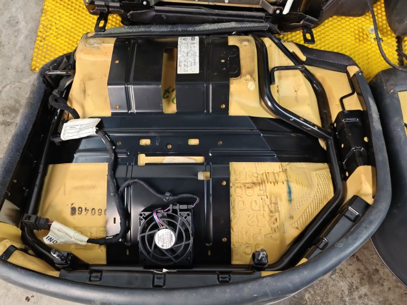 Задний диван Volkswagen Phaeton 2005 3D2