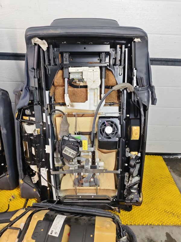 Задний диван Volkswagen Phaeton 2005 3D2