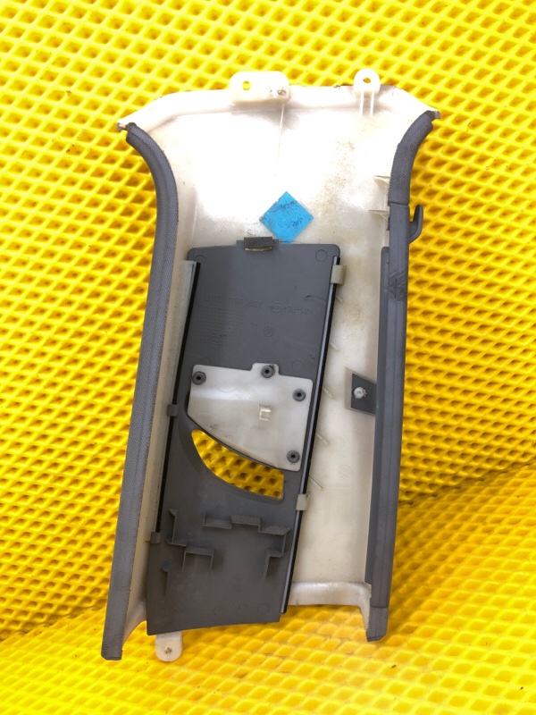 Обшивка стойки Volkswagen Phaeton 2005 3D2