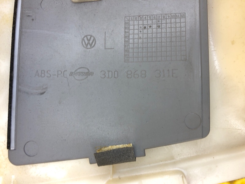 Обшивка стойки Volkswagen Phaeton 2005 3D2