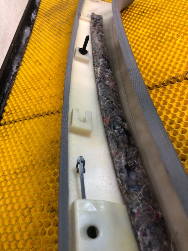 Обшивка стойки Volkswagen Phaeton 2005 3D2