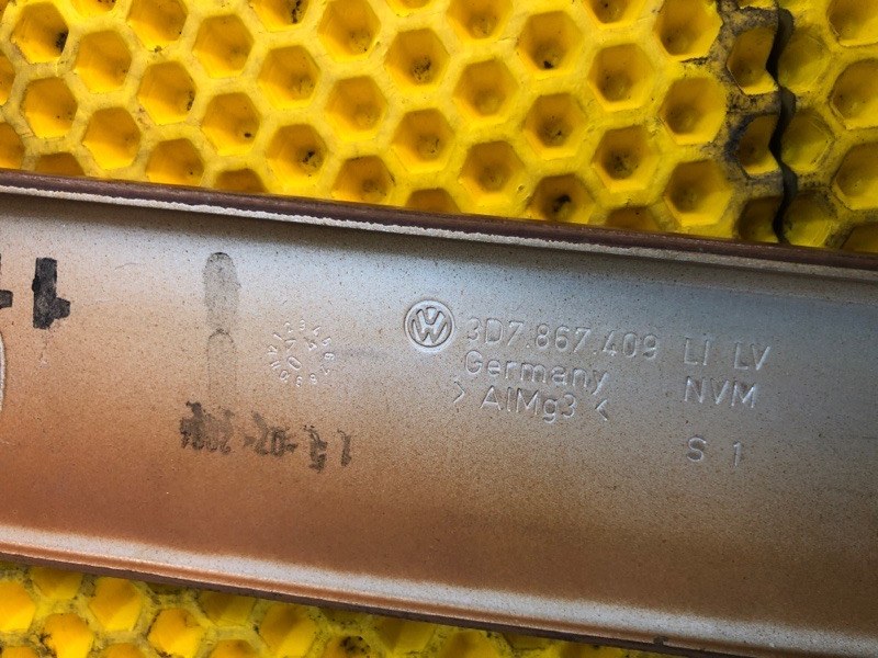 Накладка декоративная задней левой двери Volkswagen Phaeton 2005 3D2