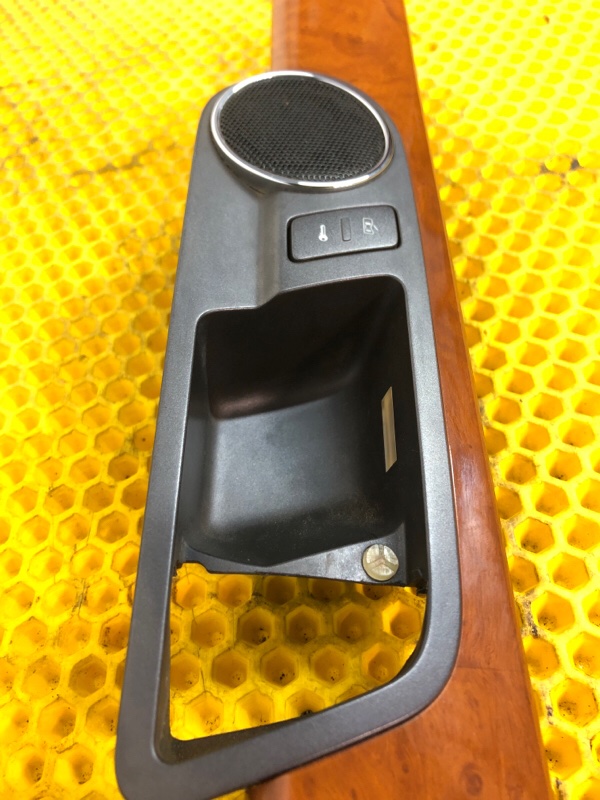 Накладка декоративная задней правой двери Volkswagen Phaeton 2005 3D2