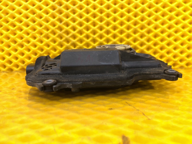 Доводчик двери Volkswagen Phaeton 2005 3D2