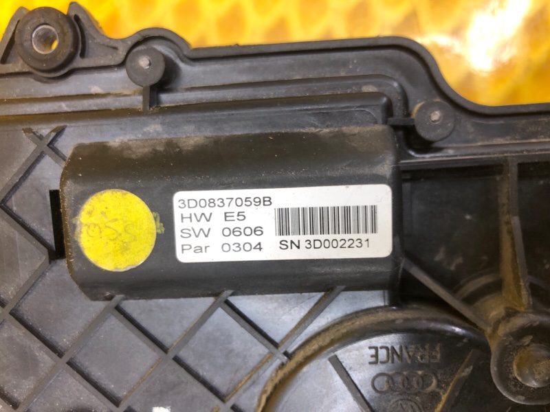 Доводчик двери Volkswagen Phaeton 2005 3D2