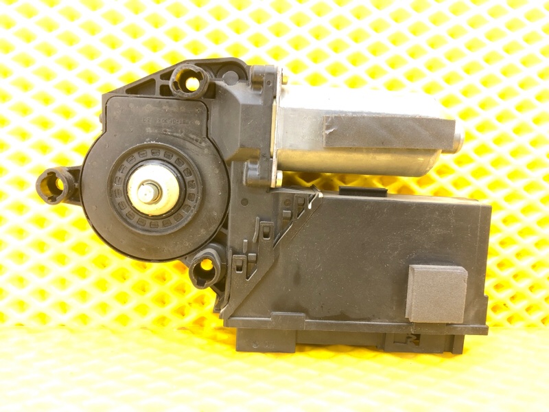 Моторчик стеклоподъемника задней левой двери Volkswagen Phaeton 2005 3D2