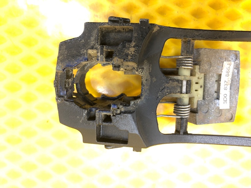 Кронштейн ручки двери передней левой Volkswagen Phaeton 2005 3D2