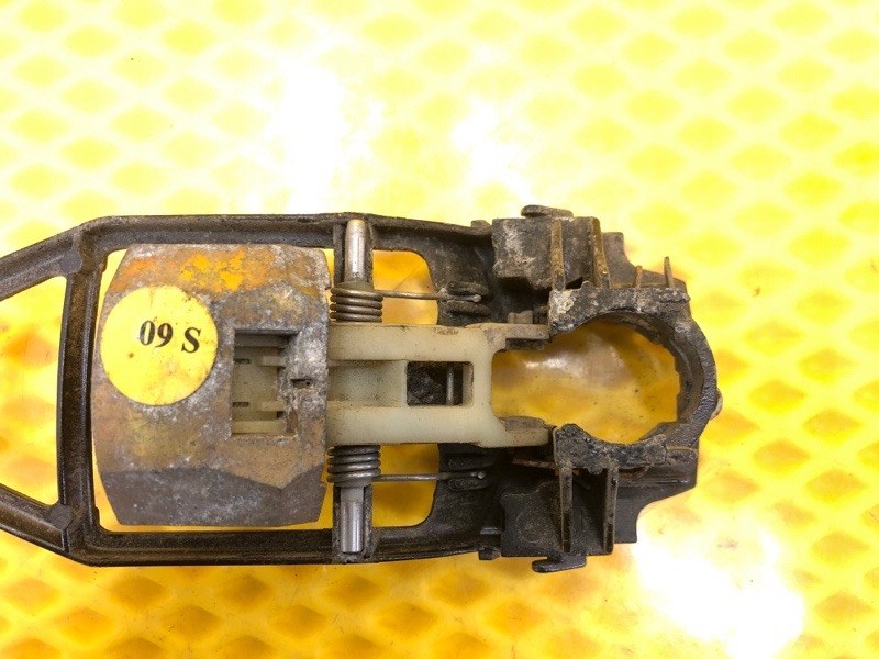 Кронштейн ручки двери передней левой Volkswagen Phaeton 2005 3D2