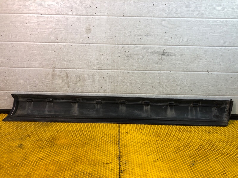 Молдинг двери передней левой Volkswagen Touareg 2003 7L6