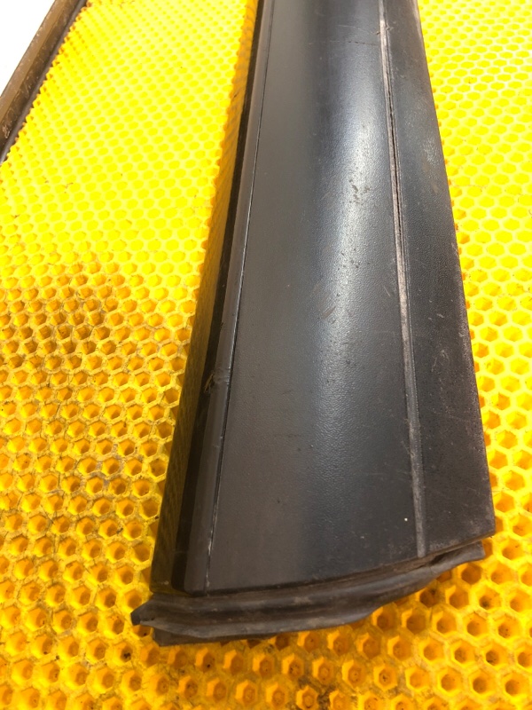 Молдинг двери передней левой Volkswagen Touareg 2003 7L6