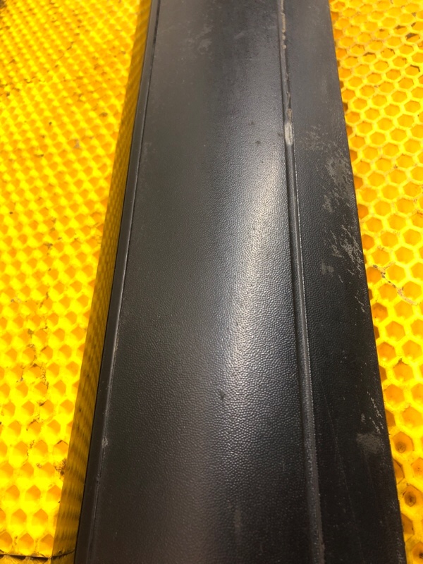 Молдинг двери передней левой Volkswagen Touareg 2003 7L6