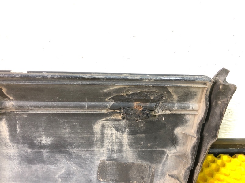 Молдинг двери передней левой Volkswagen Touareg 2003 7L6