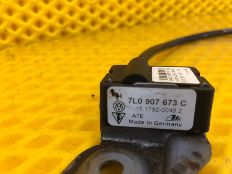 Датчик ускорения Volkswagen Touareg 2003 7L6