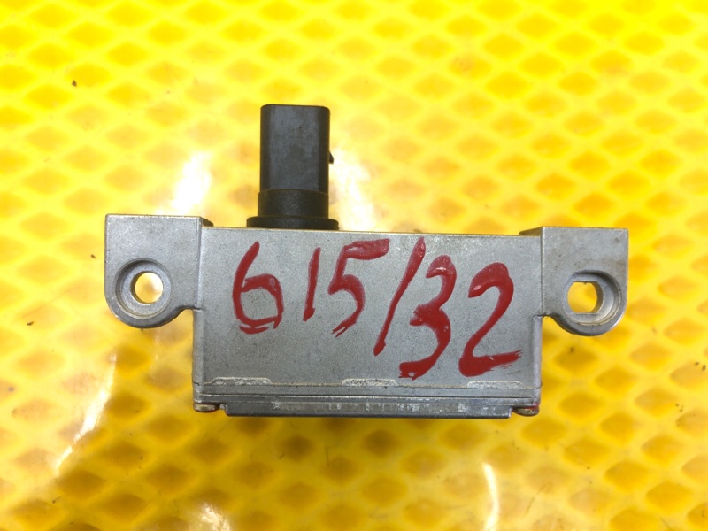 Датчик ускорения Volkswagen Touareg 2003 7L6