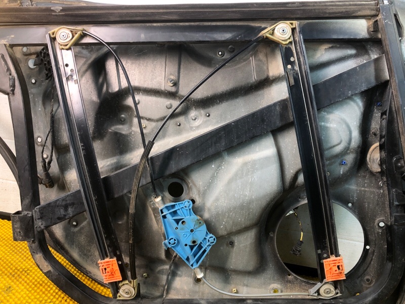 Стеклоподъемник передней правой двери Volkswagen Touareg 2003 7L6