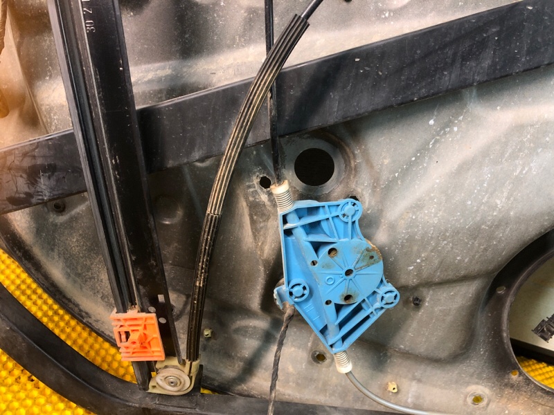 Стеклоподъемник передней правой двери Volkswagen Touareg 2003 7L6