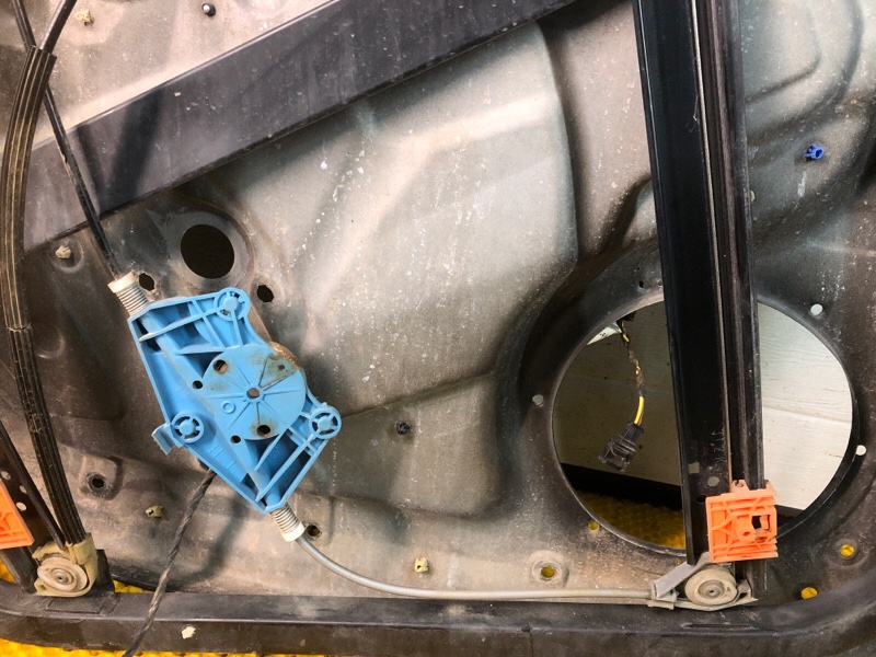 Стеклоподъемник передней правой двери Volkswagen Touareg 2003 7L6