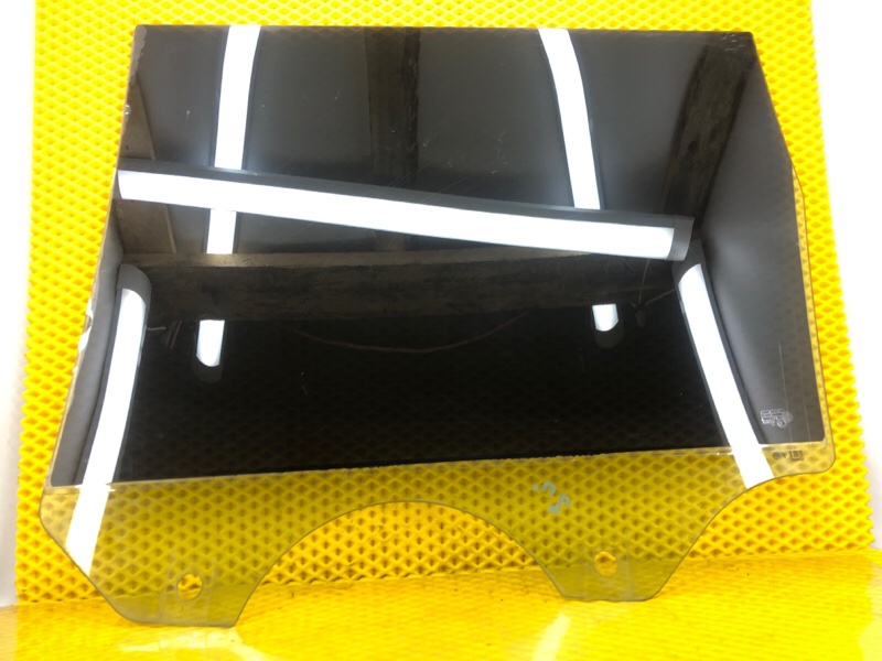 Стекло двери заднее правое Volkswagen Touareg 2003 7L6