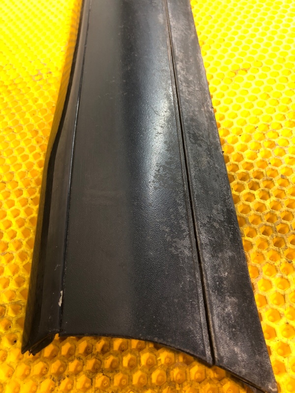 Молдинг двери передней правой Volkswagen Touareg 2003 7L6