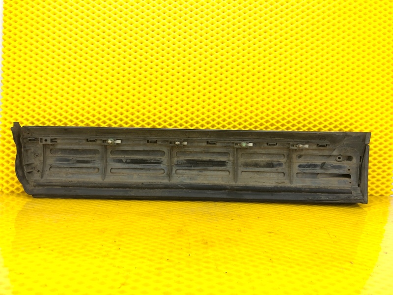 Молдинг двери задней правой Volkswagen Touareg 2003 7L6