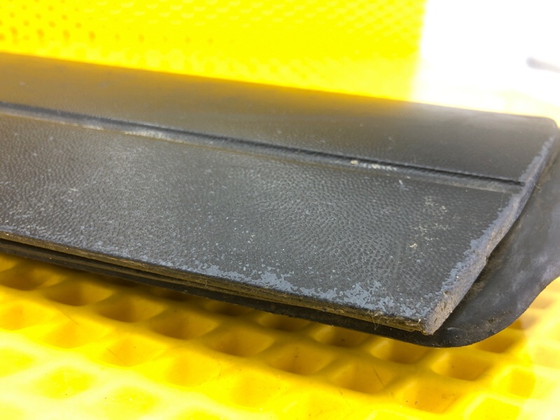 Молдинг двери задней правой Volkswagen Touareg 2003 7L6