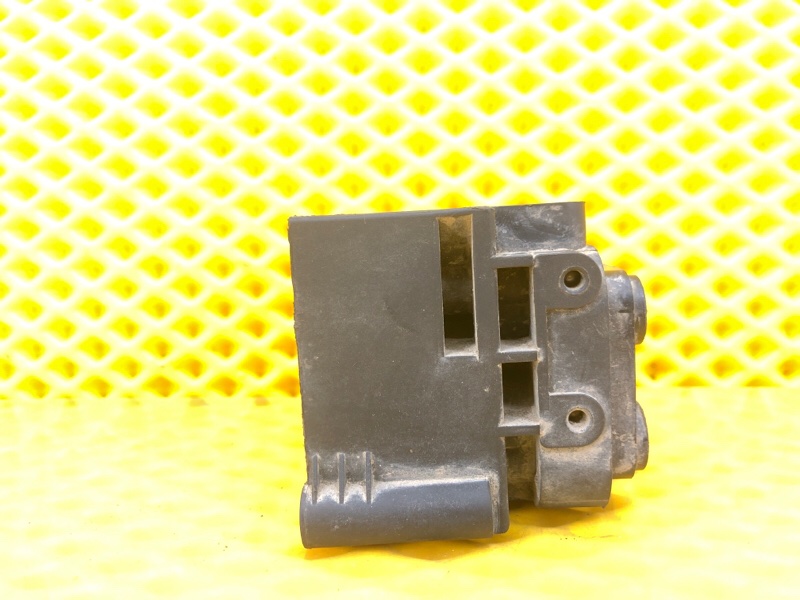 Блок клапанов пневмоподвески Volkswagen Touareg 2003 7L6