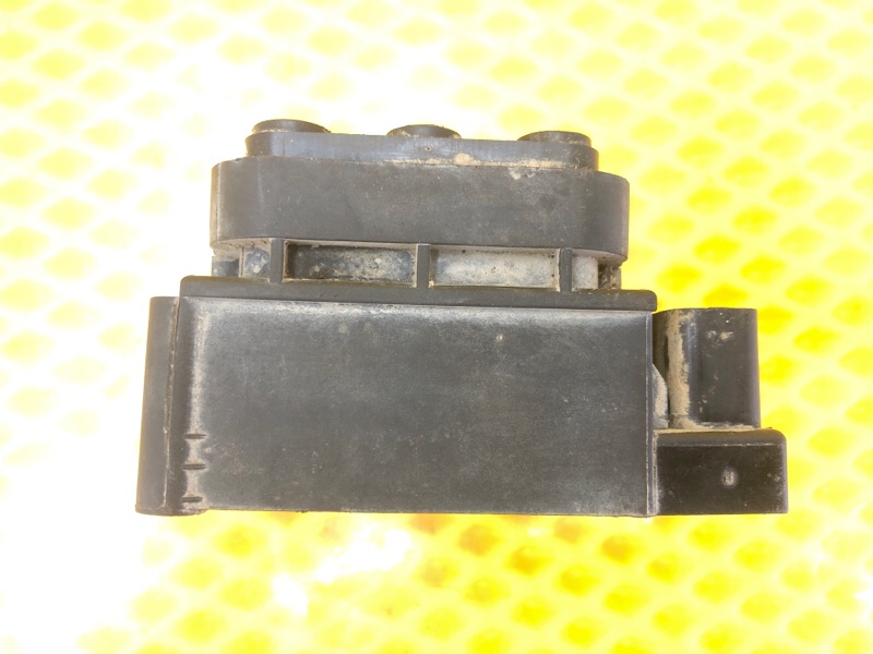 Блок клапанов пневмоподвески Volkswagen Touareg 2003 7L6