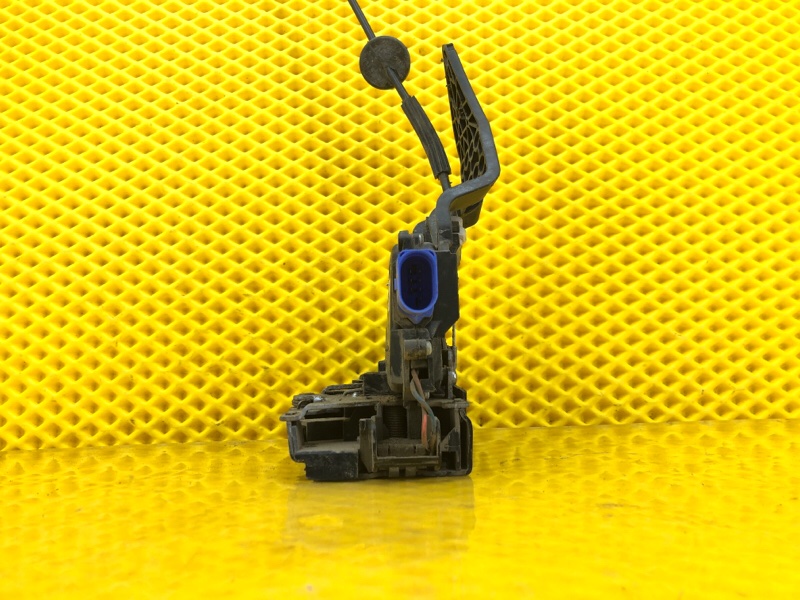 Замок двери задней левой Volkswagen Touareg 2003 7L6